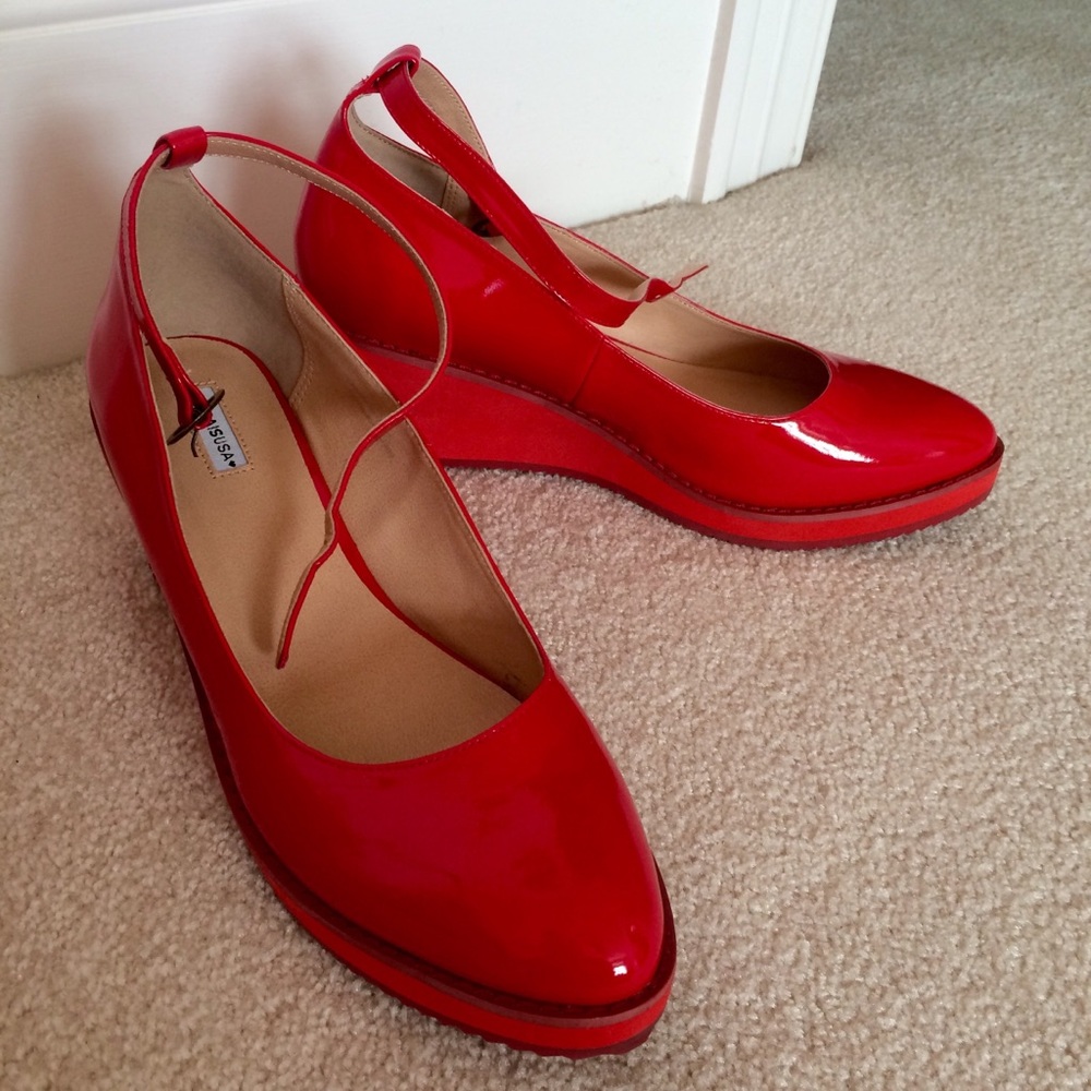 Le Marais Patent Red Wedges